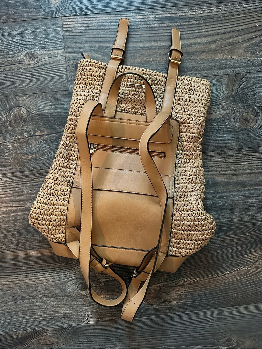 Poppy & Peonies “Beachcomber backpack” - a woven straw body & vegan leather trim - Picture 2 of 7